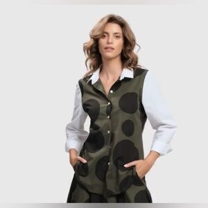 NWT URBAN BY ALEMBIKA URBAN DOTS
BUTTON DOWN SHIRT, Green